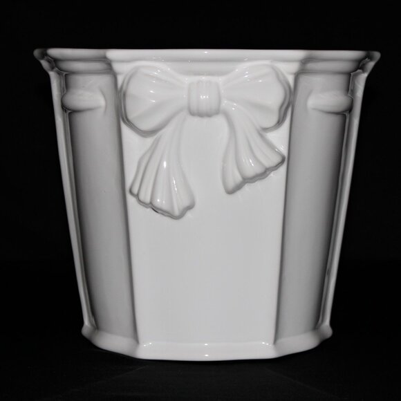 Elegant White Ceramic Planter with Bow Design | Made in Portugal - Picture 1 of 5
